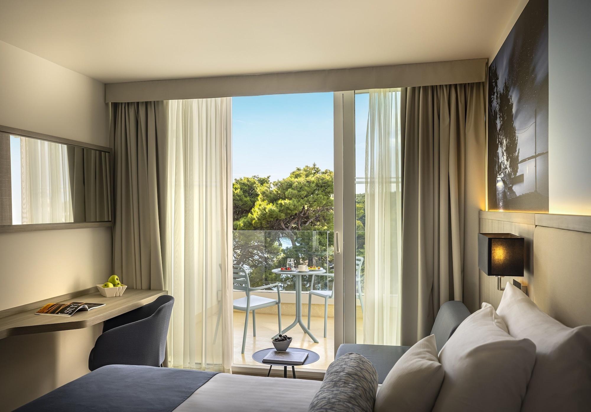 Valamar Carolina Hotel & Villas Kampor Bagian luar foto