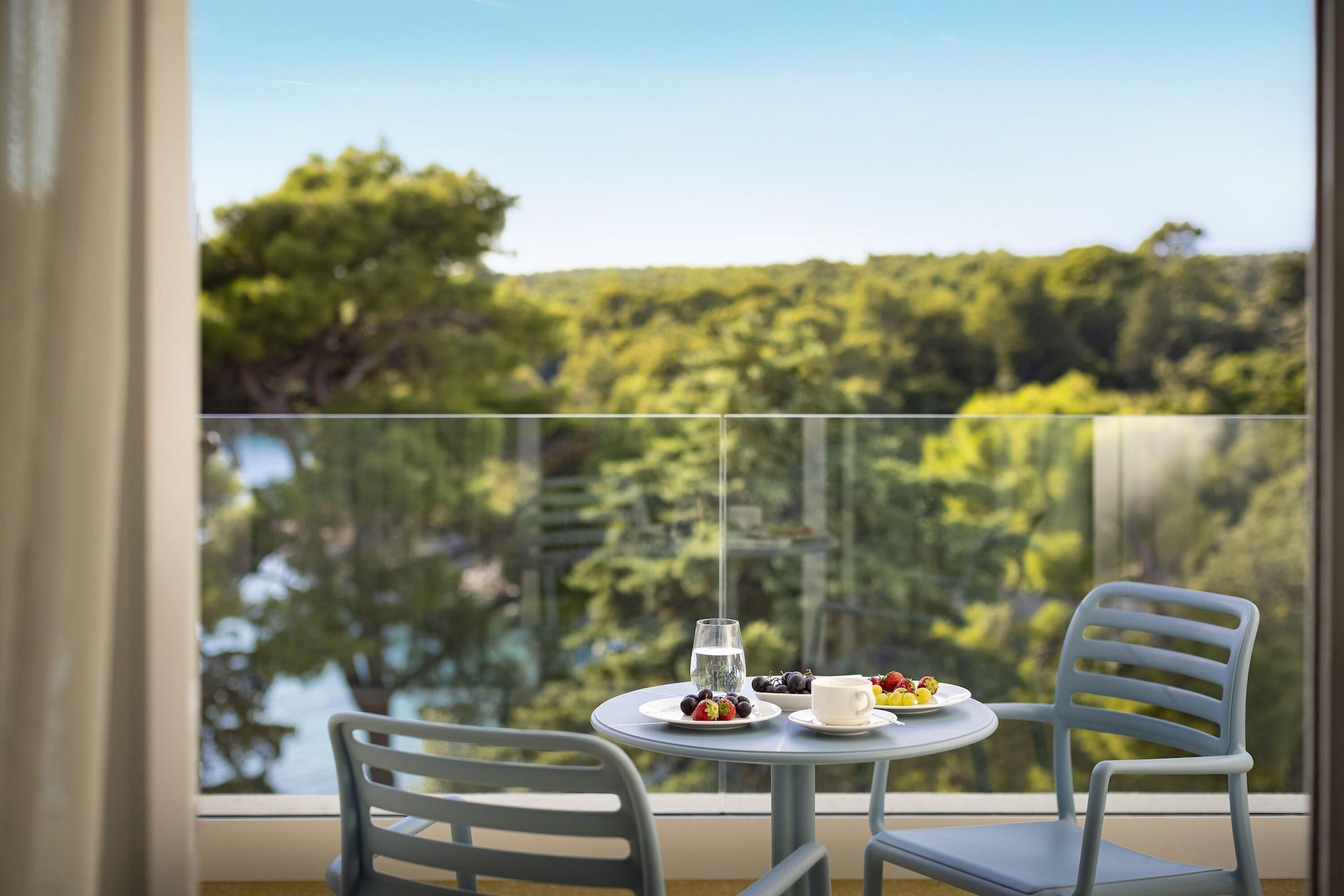 Valamar Carolina Hotel & Villas Kampor Bagian luar foto