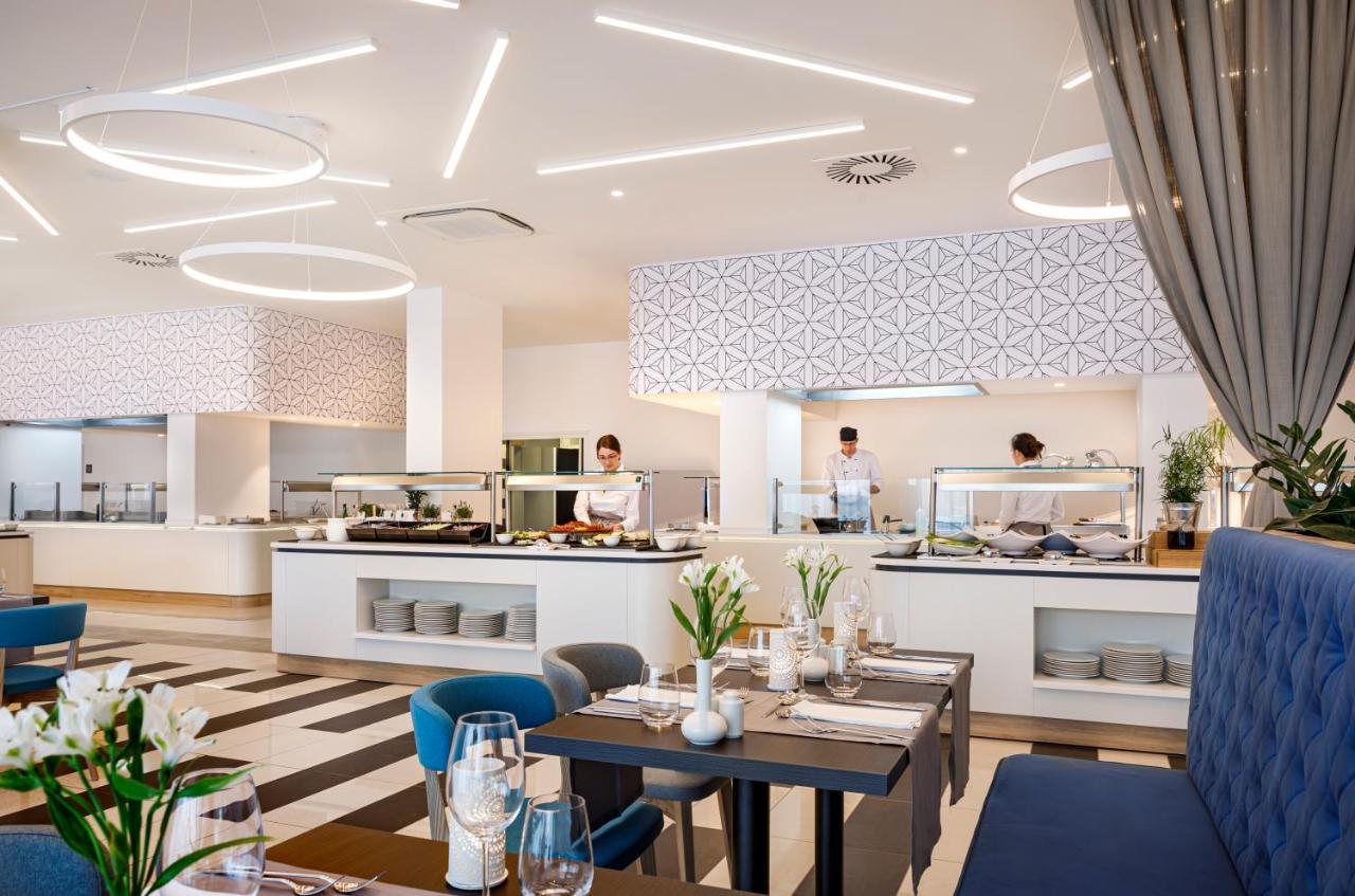 Valamar Carolina Hotel & Villas Kampor Bagian luar foto